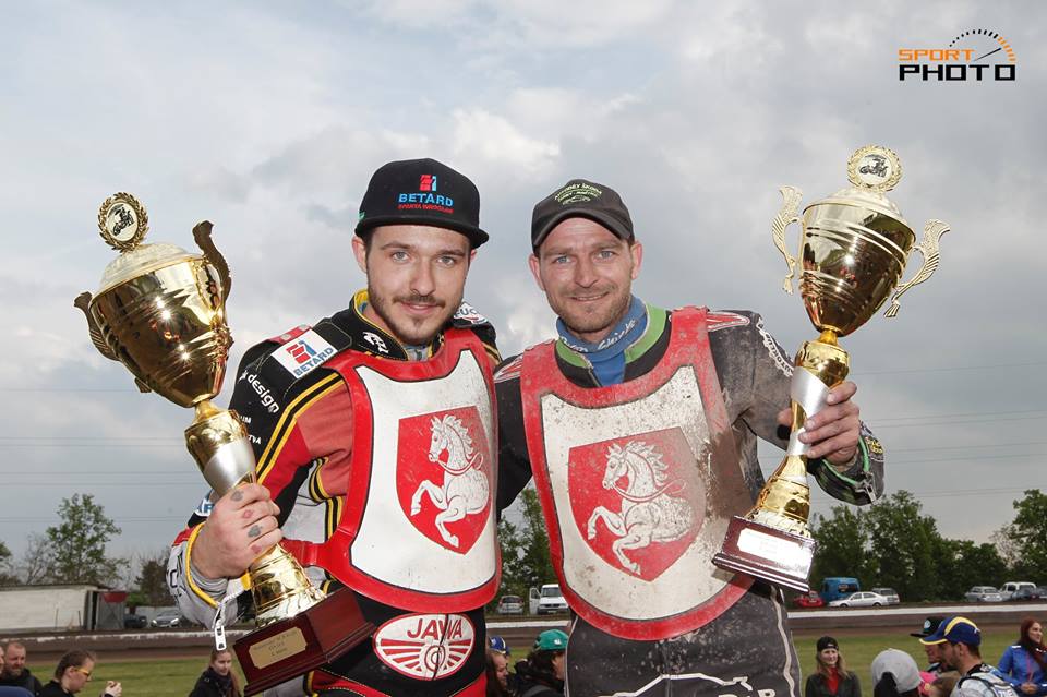 Titul ve dvojicích Zlatá přilba obhájila