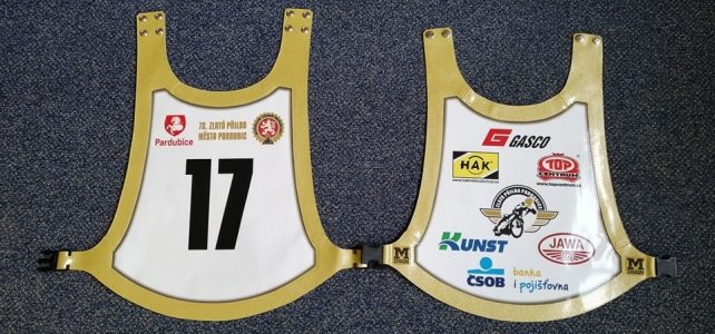 Chceš vestu z 72.ročníku Zlaté přilby města Pardubic Chceš vestu z 72.ročníku Zlaté přilby města Pardubic