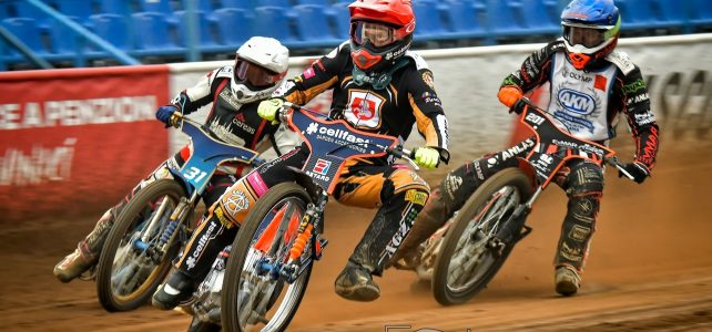 Extraliga družstev odstartovala ve Svítkově: Pardubice slaví vítězství